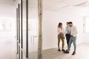 Descubre los mejores pisos para oficina y sala de reunión: guía práctica